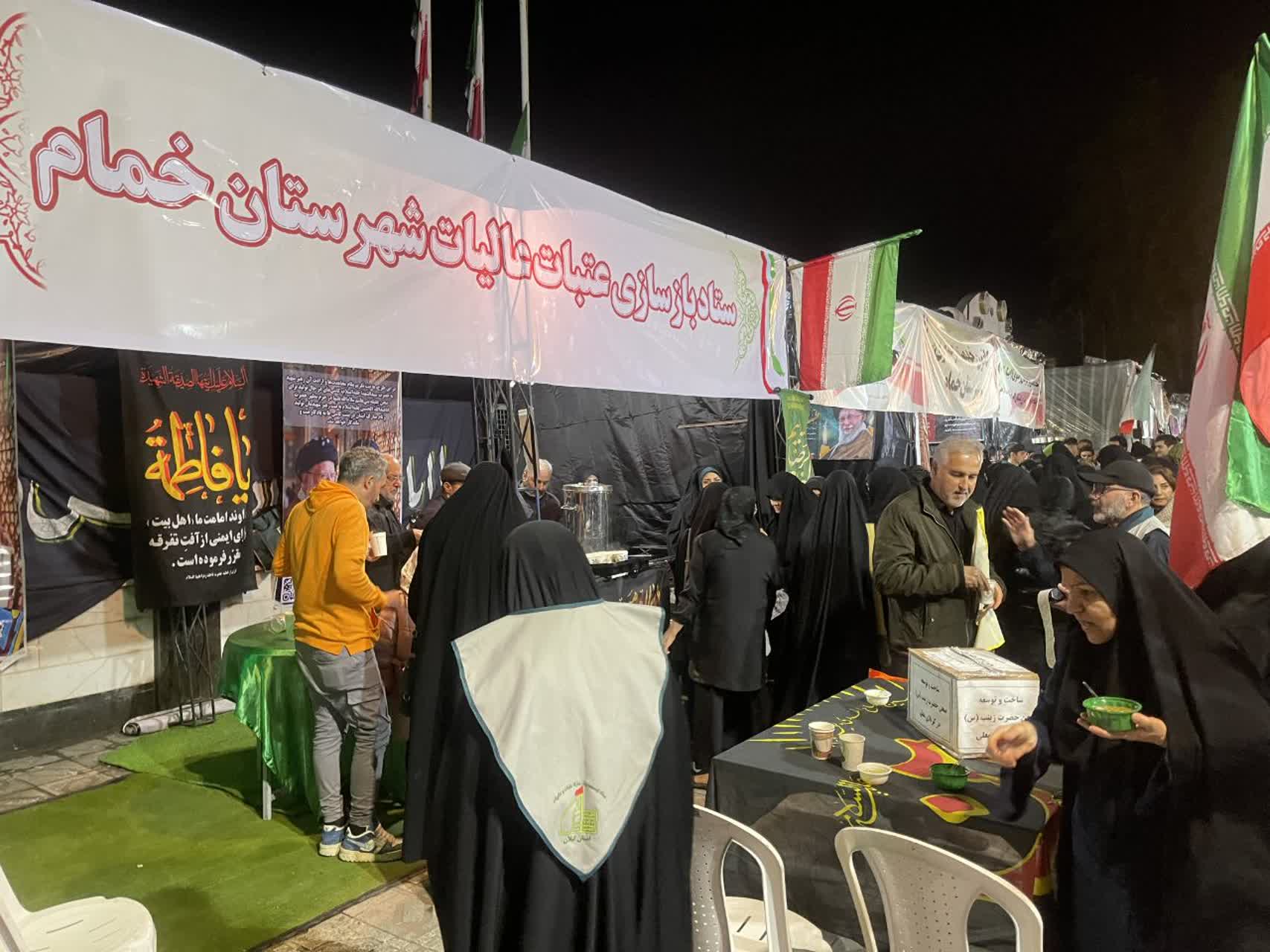 موکب عتبات عالیات خمام؛ از پلاکاردنویسی نوجوانان تا پذیرایی از مردم در شبهای جنگ