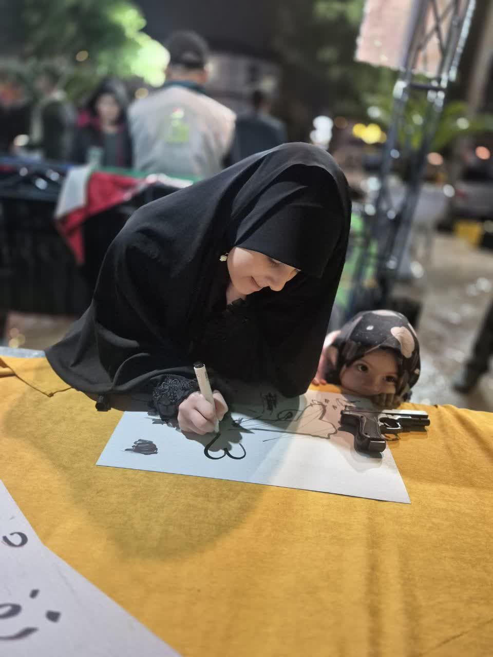 موکب عتبات عالیات خمام؛ از پلاکاردنویسی نوجوانان تا پذیرایی از مردم در شب‌های جنگ