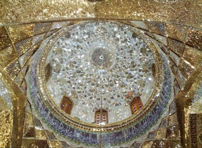 رقص نور در آستانه ایمان؛ روایت هنر آینهکاری از صفویه تا امروز در حرم امام رضا(ع)