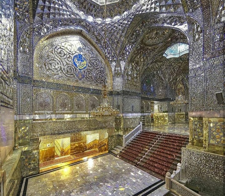 رقص نور در آستانه ایمان؛ روایت هنر آینه‌کاری از صفویه تا امروز در حرم امام رضا(ع)