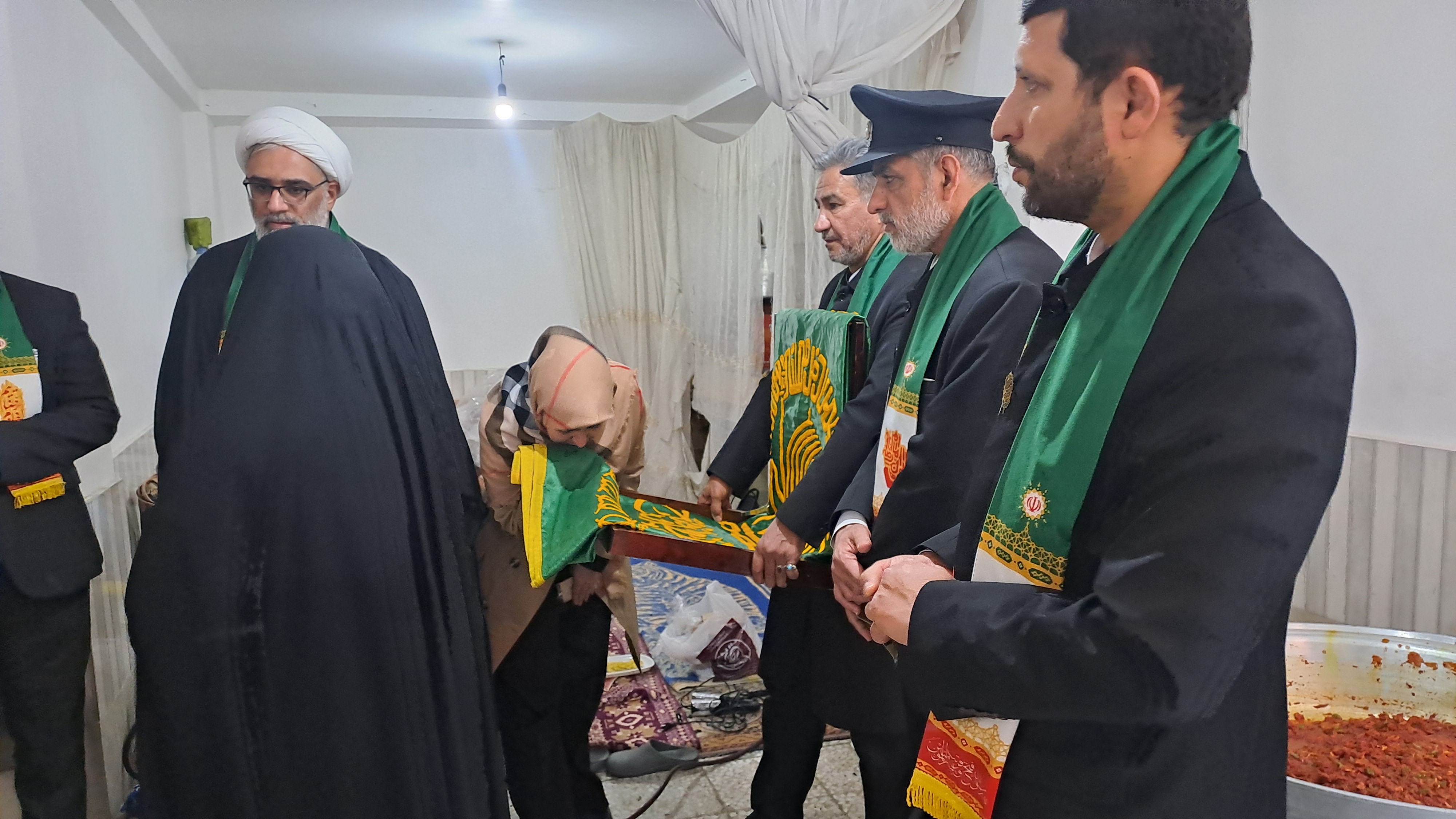 عطرِ هشتم در کویِ خدمت/ بانوان ارومیهای با عطر امام رضا (ع) بر سر سفره خدمت