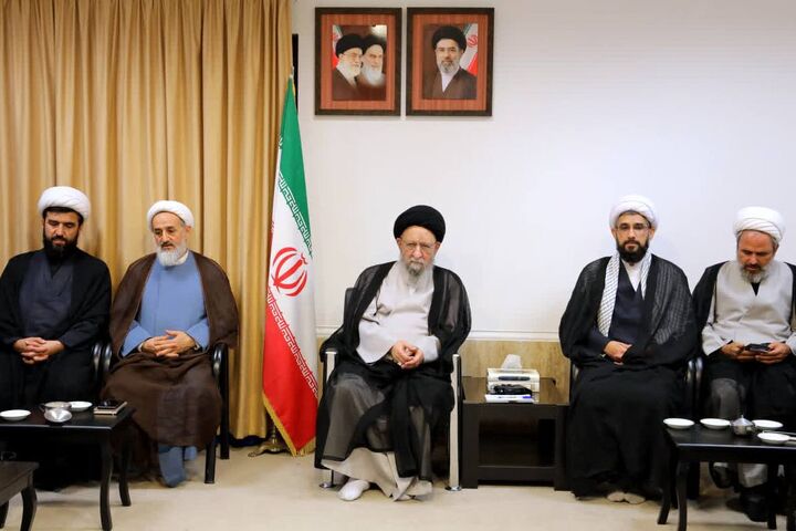 روحانیون در خط مقدم امیدآفرینی و عبور از شرایط حساس کشور قرار دارند