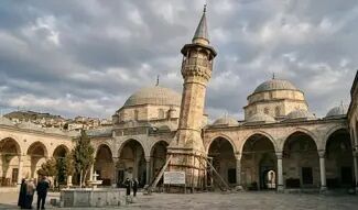 مسجدی که در برابر زلزله می‌ایستد؛ راز پایداری مناره کج در دل معماری کهن