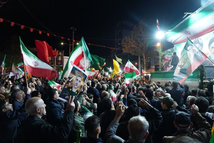 اجتماع عزاداران امام شهید خیابان انقلاب خرم‌آباد در موج پنجاه و هفتم حماسه