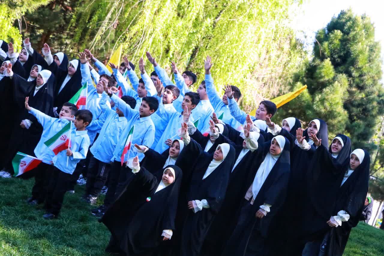 انعکاس هنر نوجوانان ماهدشت در رسانه ملی با برنامه «ولایت عشق»