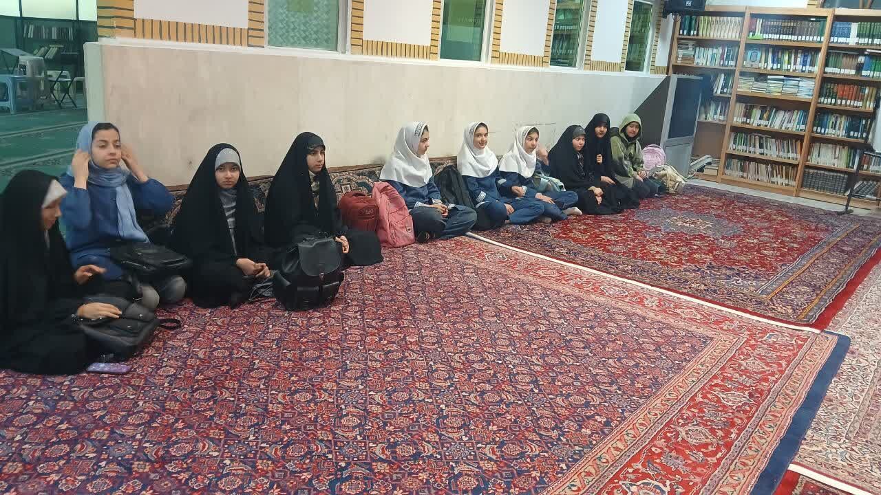 کانون فرهنگی هنری نورالزهرا (س) اراک؛ پیشگام در آموزشهای جهادی و رفع اشکال درسی دانشآموزان