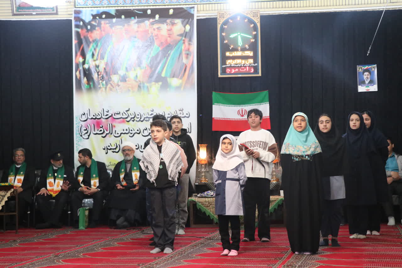 نسیم حرم در مسجد چاووشان/روایت دلدادگی جوانان در پناه گنبد طلا