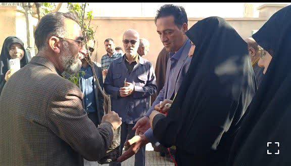کاشت نهال به یاد شهدای جنگ رمضان شهرستان شاهرود