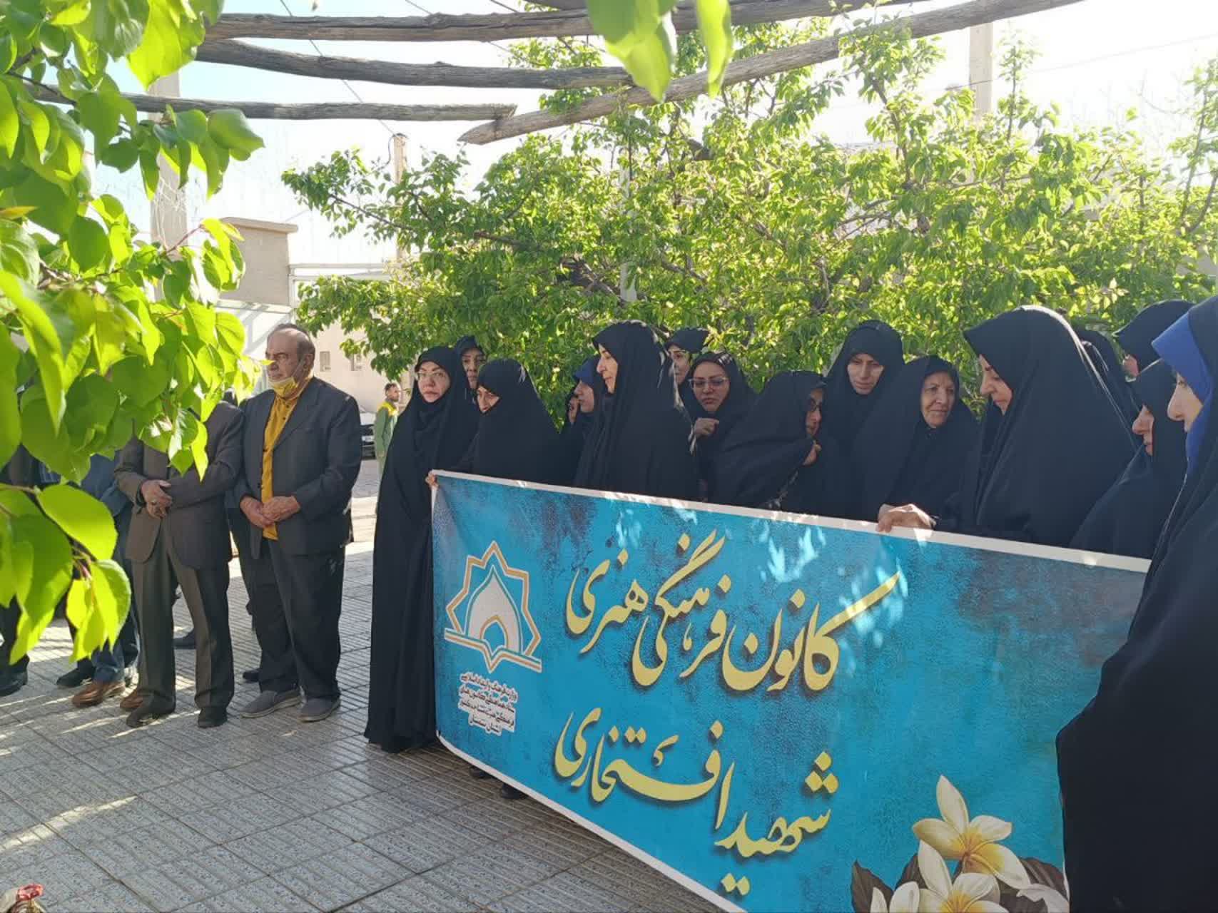 کاشت نهال به یاد شهدای جنگ رمضان شهرستان شاهرود