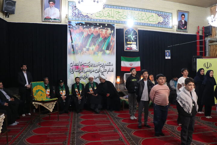 نسیم حرم در مسجد چاووشان/روایت دلدادگی جوانان در پناه گنبد طلا