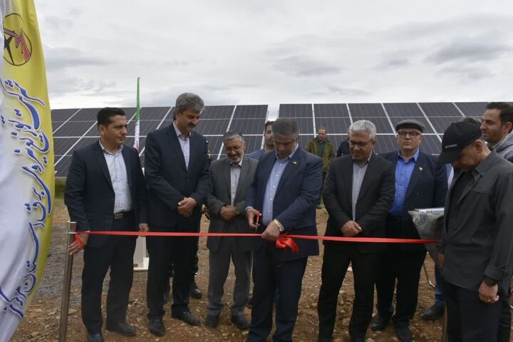 نیروگاه خورشیدی ۳ مگاواتی در شهرستان شازند به بهره برداری رسید