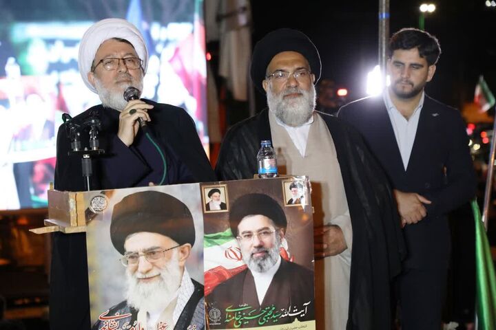 حضور مردم در خیابان ها نشان‌دهنده عمق اعتقاد و غیرت دینی آنان است