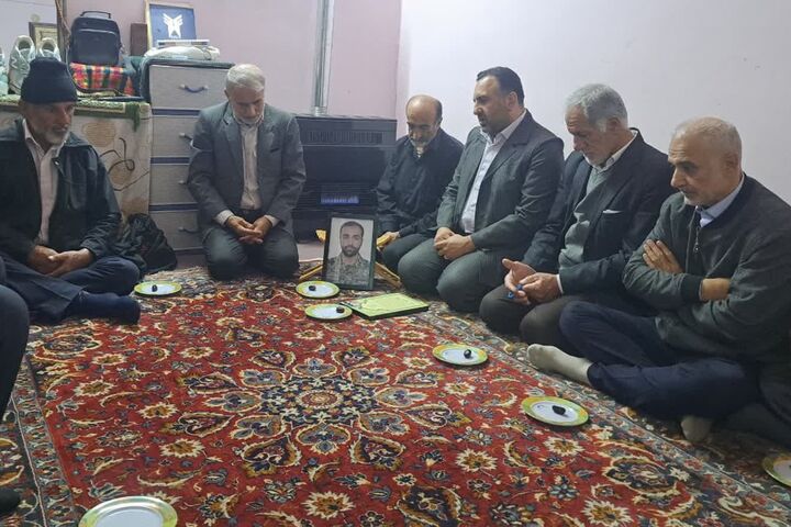 شهدا چراغ راه خدمت در مساجد هستند