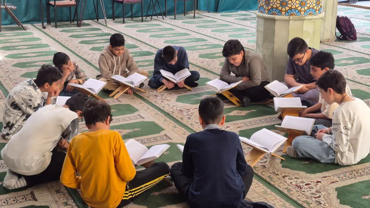 رویش دانایی در سایه قرآن؛ وقتی مسجد بروجن پناهگاه علم و تربیت نوجوانان می‌شود