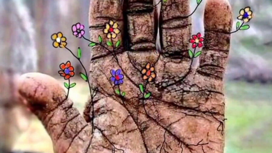 بوسه پیامبر بر دستان کارگر چه پیامی دارد؟