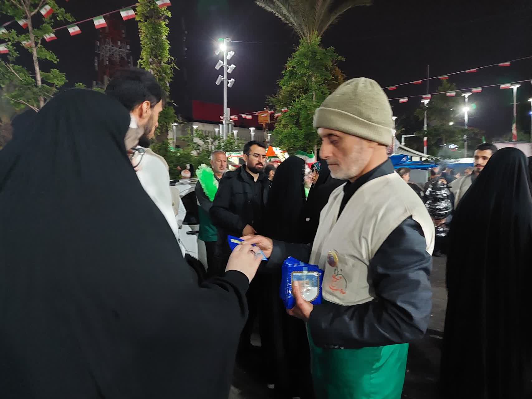 توزیع بیش از ۳ هزار بسته  نمک متبرک حرم رضوی  در رشت