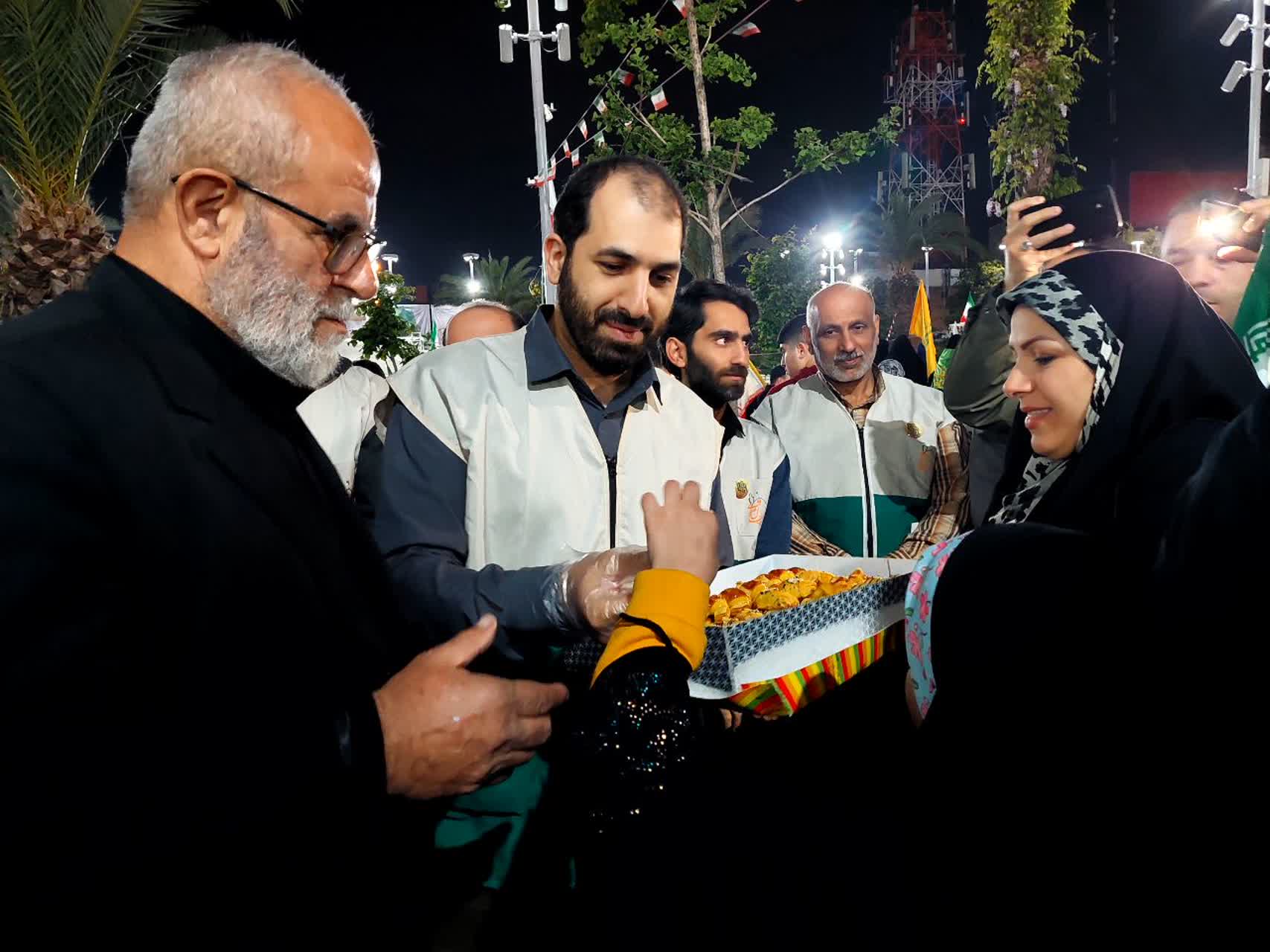 توزیع بیش از ۳ هزار بسته  نمک متبرک حرم رضوی  در رشت