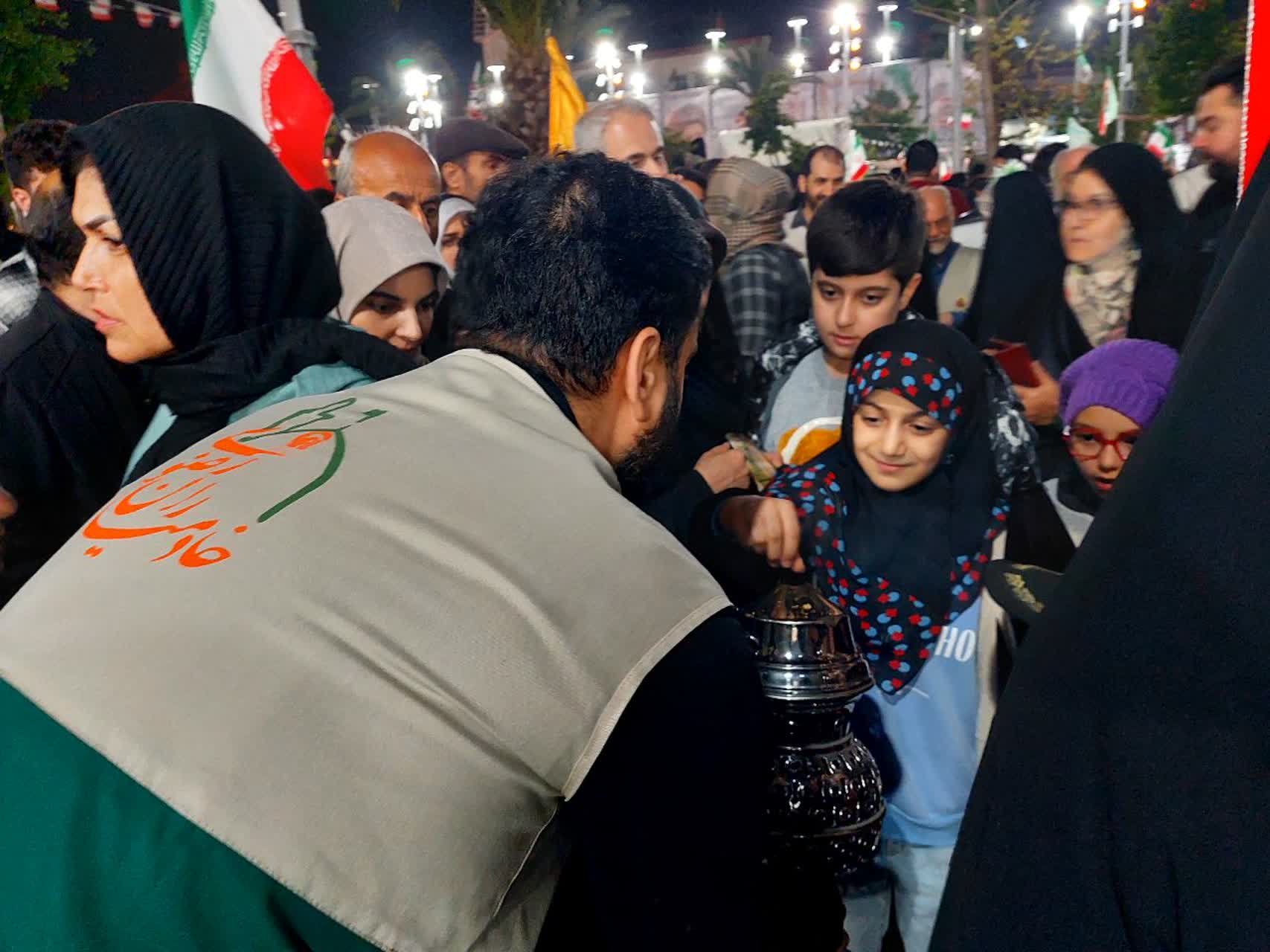 توزیع بیش از ۳ هزار بسته  نمک متبرک حرم رضوی  در رشت