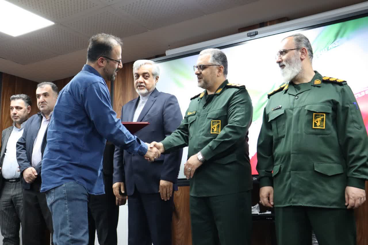 کارگران قهرمانان گمنام/ چرخه تولید در جنگ تحمیلی از حرکت باز نماند