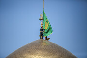 آیین سنتی تعویض پرچم گنبد منور و پوشش ضریح مطهر امام هشتم(ع)