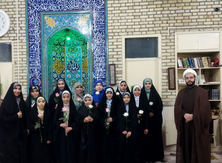 تجلیل از حافظان قرآن در شب میلاد امام رضا(ع) / هدیه امام جماعت به قرآن آموزان «طرح حبیب»