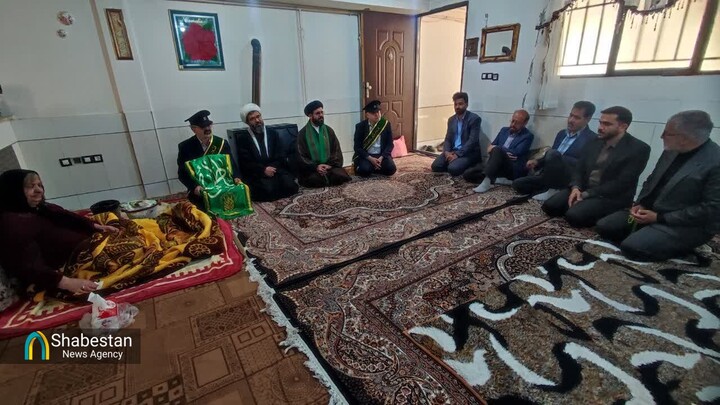 دیدار خادمان حرم رضوی با خانواده معظم شهدا و ایثارگران شهرستان الیگودرز