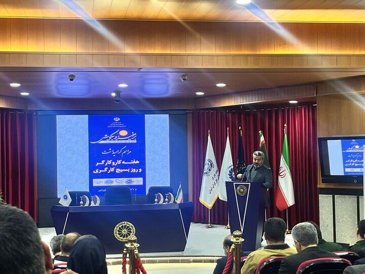 تعامل کارگر، کارفرما و مسئولان، کلید پایداری تولید در شرایط سخت اقتصادی است