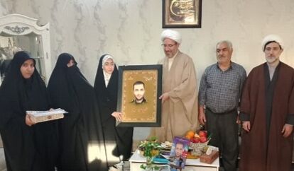 دیدار با خانواده‌ شهید امیدوار در بستان‌آباد