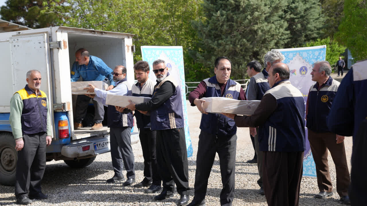 توزیع  بیش چهار تن گوشت گوسفندی به مناسبت میلاد امام رضا(ع) میان خانواده‌های نیازمند کرمانشاهی