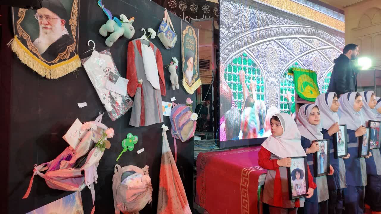 معراج شهدای کرمانشاه غرق در عطر رضوی شد؛ خادمان امام رضا(ع) در کنار خانواده شهدا