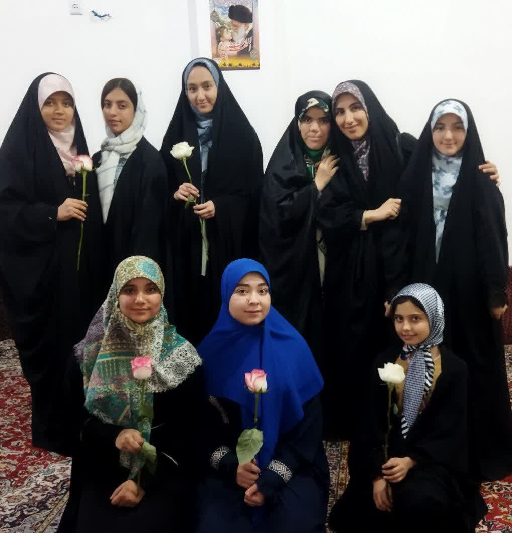 تجلیل از حافظان قرآن در شب میلاد امام رضا(ع) / هدیه امام جماعت به قرآن آموزان «طرح حبیب»