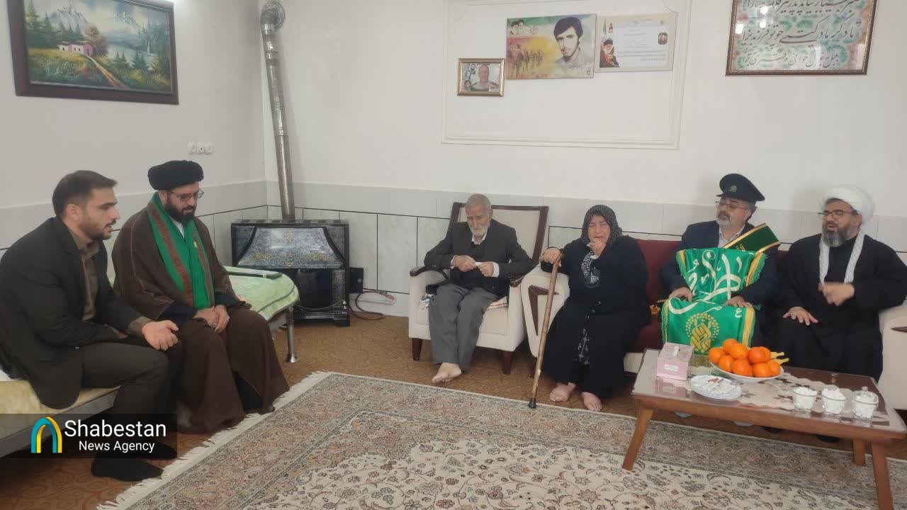 دیدار خادمان حرم رضوی با خانواده معظم شهدا و ایثارگران شهرستان الیگودرز