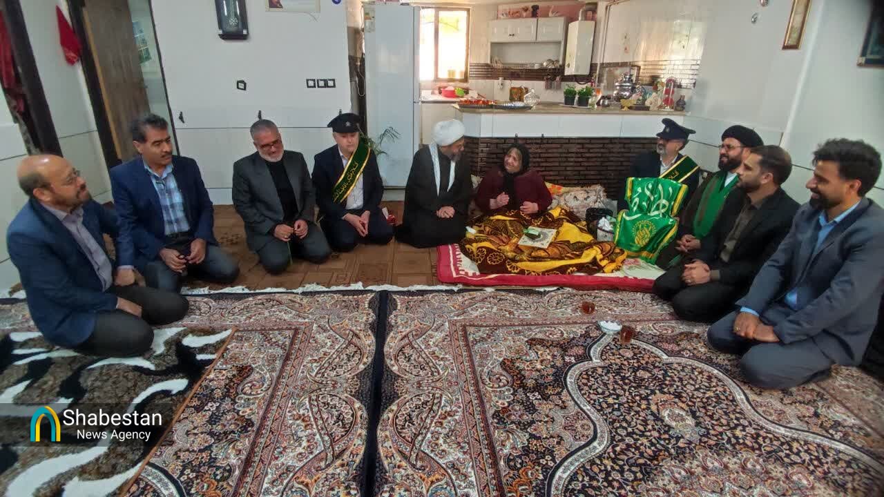دیدار خادمان حرم رضوی با خانواده معظم شهدا و ایثارگران شهرستان الیگودرز