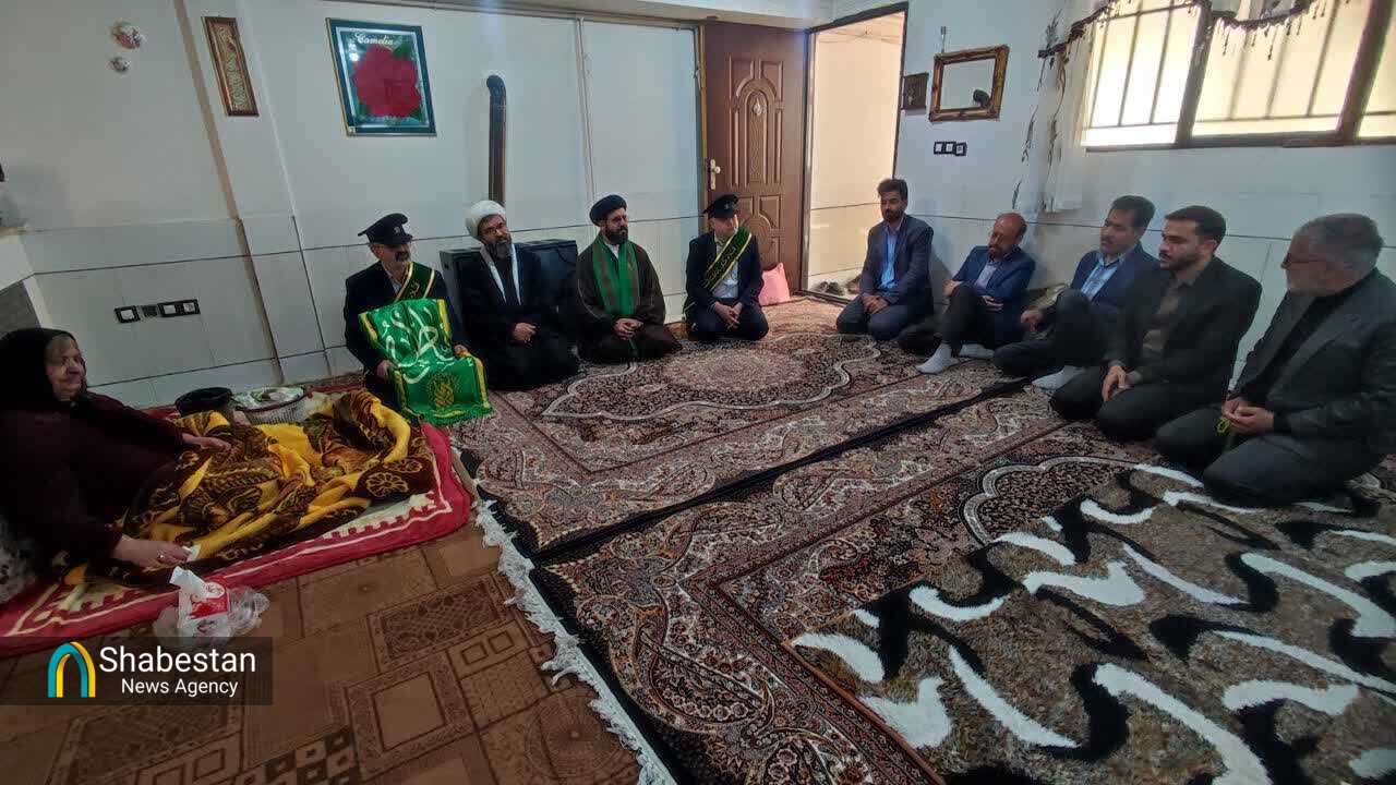 دیدار خادمان حرم رضوی با خانواده معظم شهدا و ایثارگران شهرستان الیگودرز