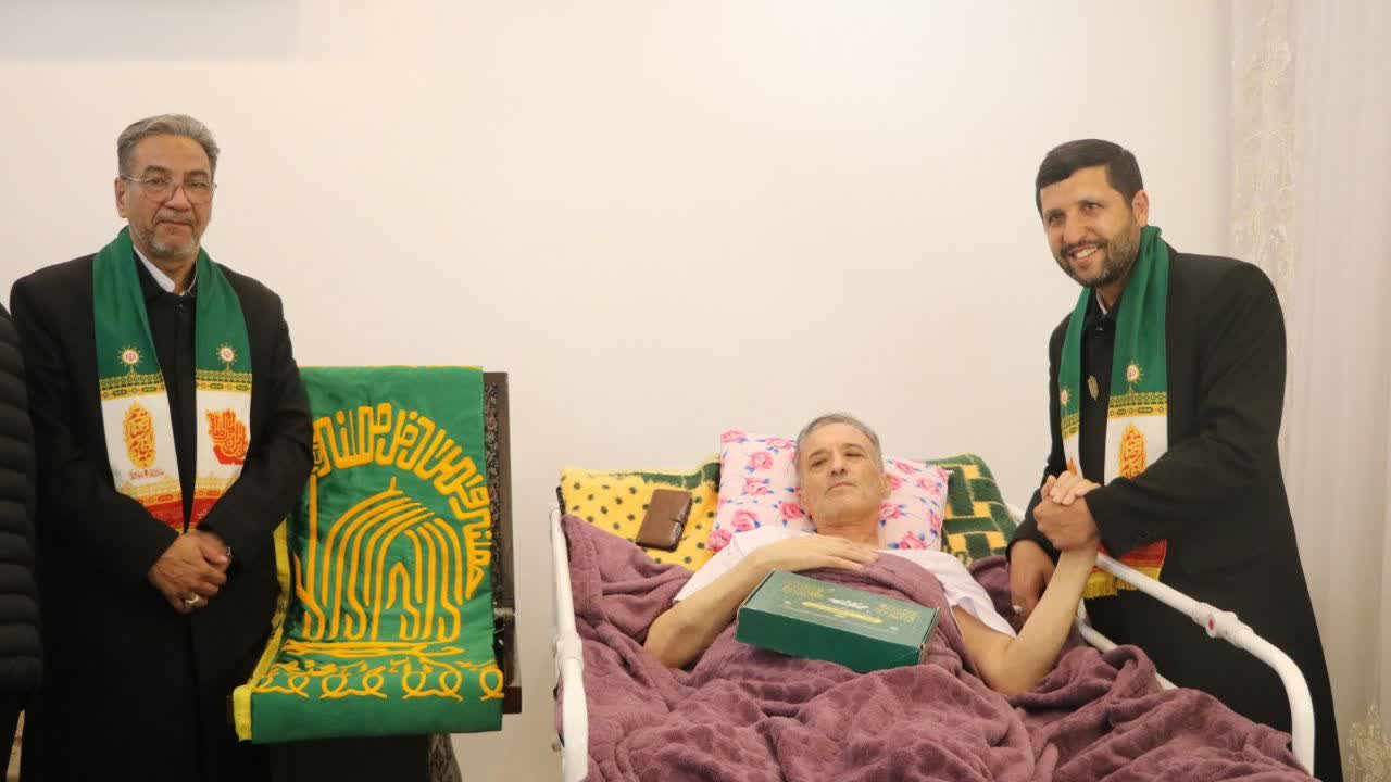 مراسم عطرافشانی رضوی در منزل جانباز جنگ رمضان در نقده