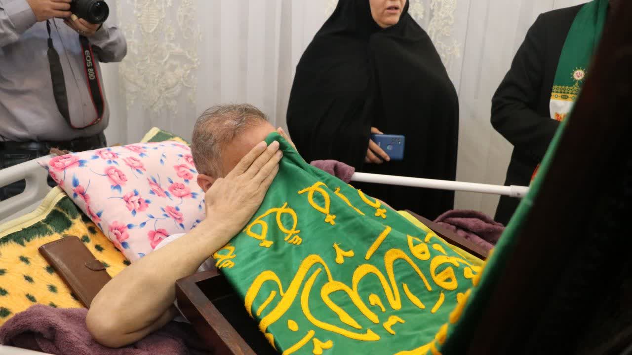 مراسم عطرافشانی رضوی در منزل جانباز جنگ رمضان در نقده