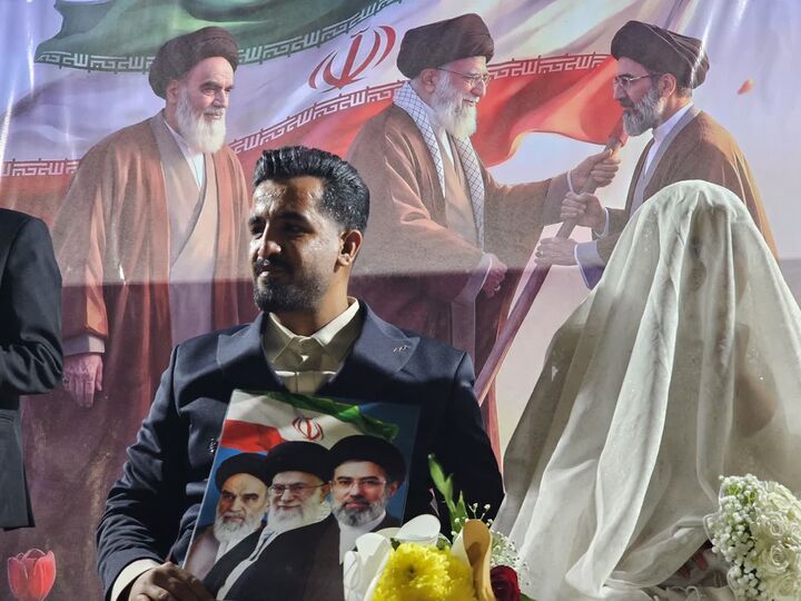 عروس و داماد لامردی در اجتماع «موج ۶۱» شادی‌شان را با یاد شهدا گره زدند