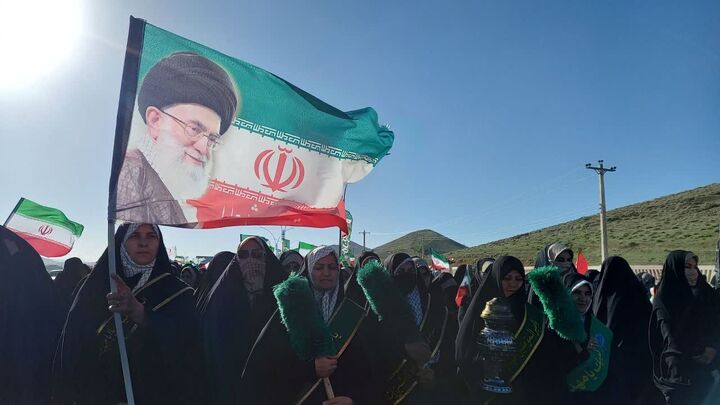 پرچم‌های رضوی بر شانه‌های نوجوانان؛ روایت باشکوه مسجد صاحب‌الزمان(عج) در میدان جانفدا