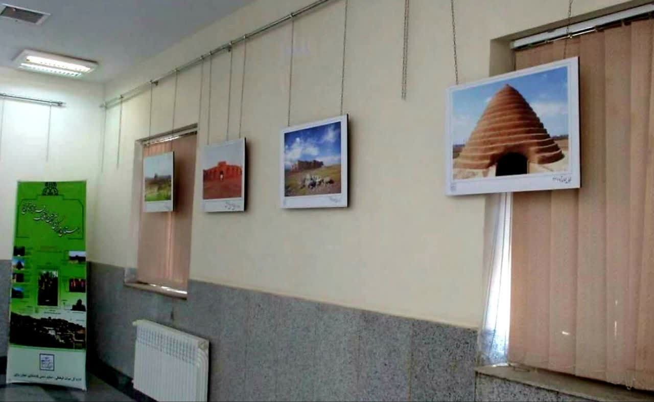 همزمان با هفته فرهنگی، نمایشگاه عکس در زرندیه افتتاح شد
