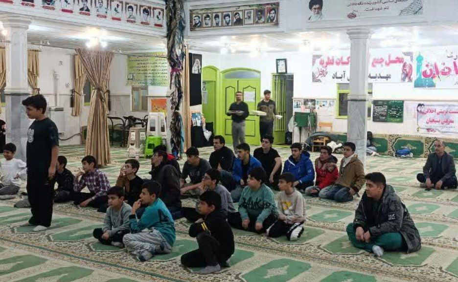 طنین اذان در سریش‌آباد؛ رقابت مؤذنان در کانون مهدیه