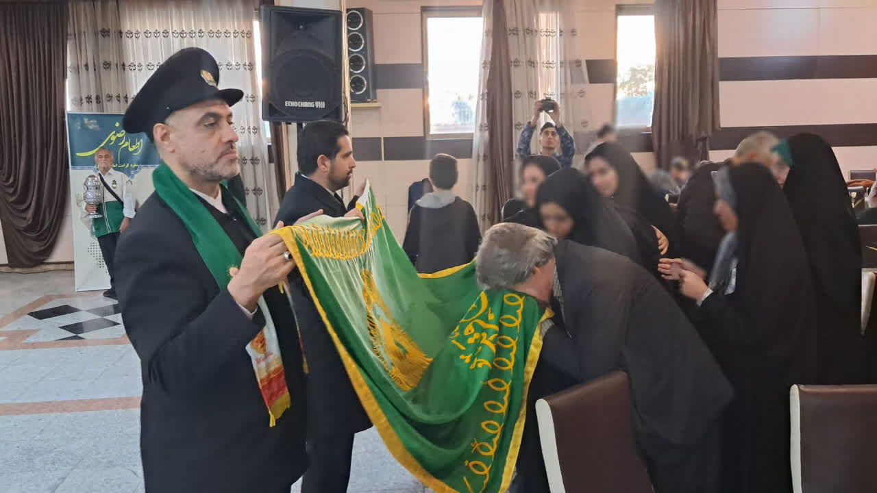 سفره کرامت رضوی در کرمانشاه گسترده شد/ مددجویان بهزیستی میهمان خدام بارگاه منور رضوی شدند