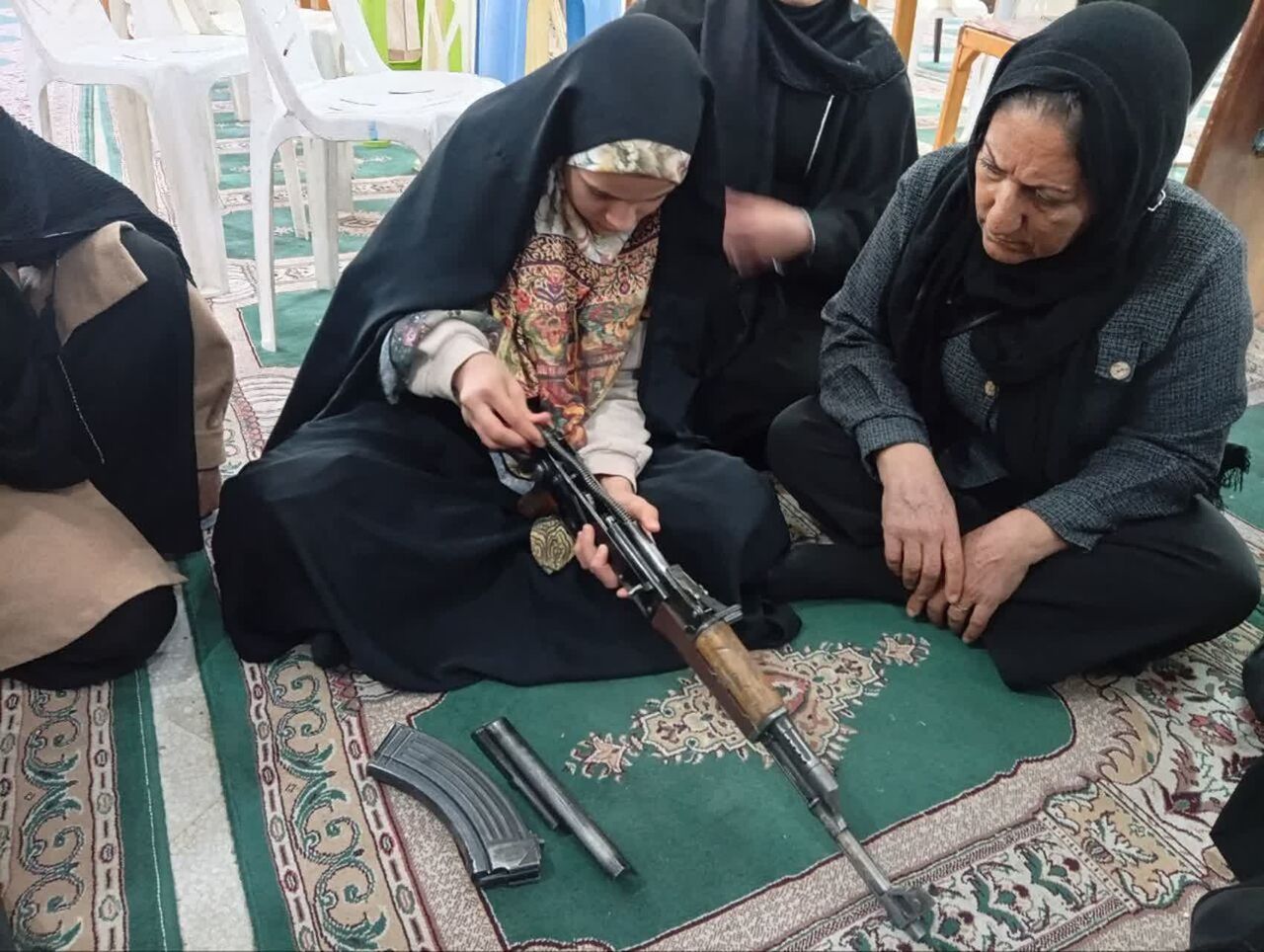 برگزاری دوره اسلحهشناسی ویژه بانوان در مسجد مقداد کرمانشاه
