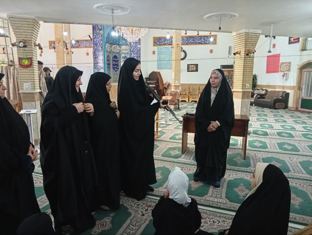 برگزاری دوره اسلحه‌شناسی ویژه بانوان در مسجد مقداد کرمانشاه