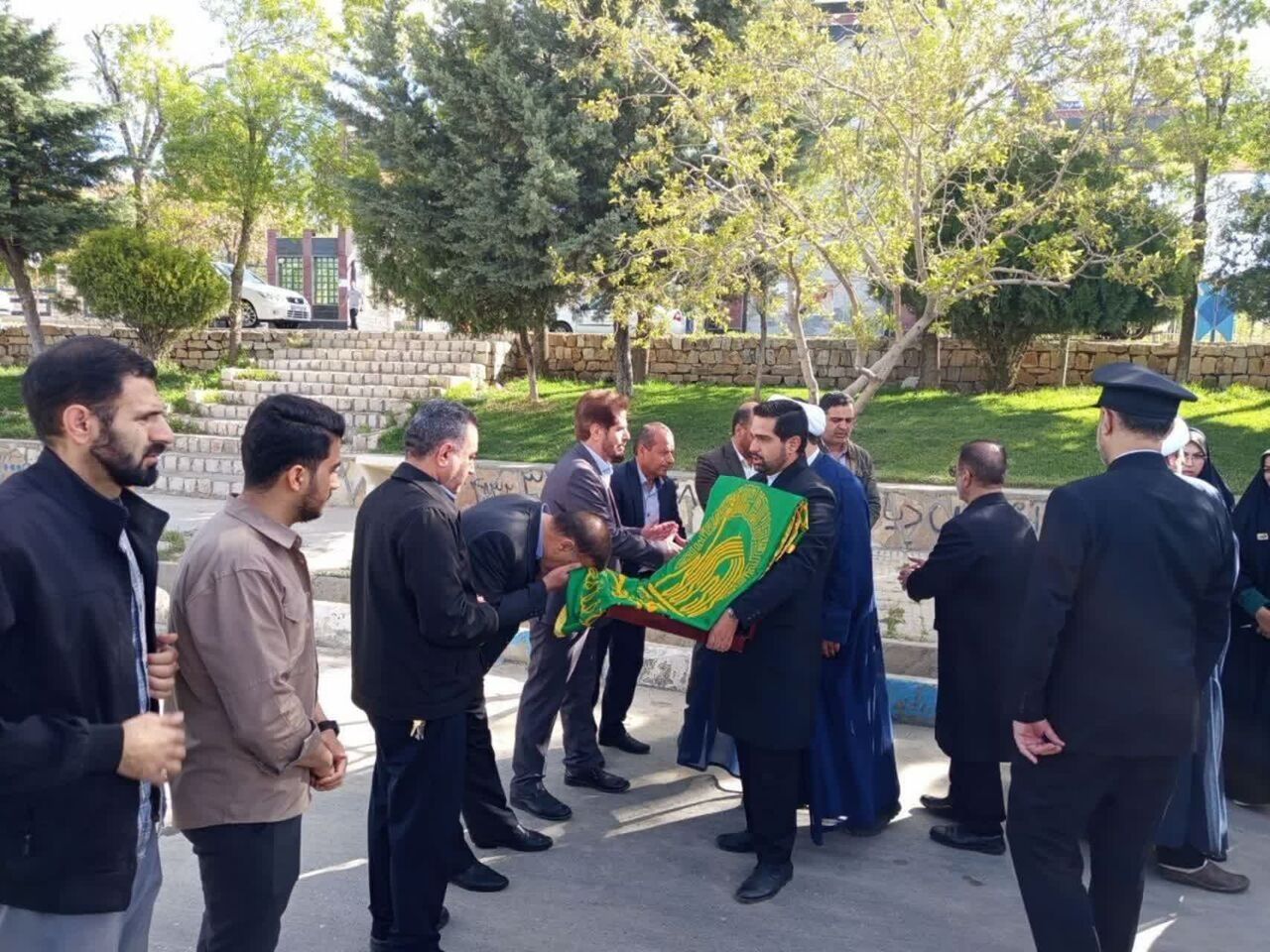 از پخت هزار پرس غذای متبرک برای نیازمندان تا برپایی محفل انس با قرآن در صحنه