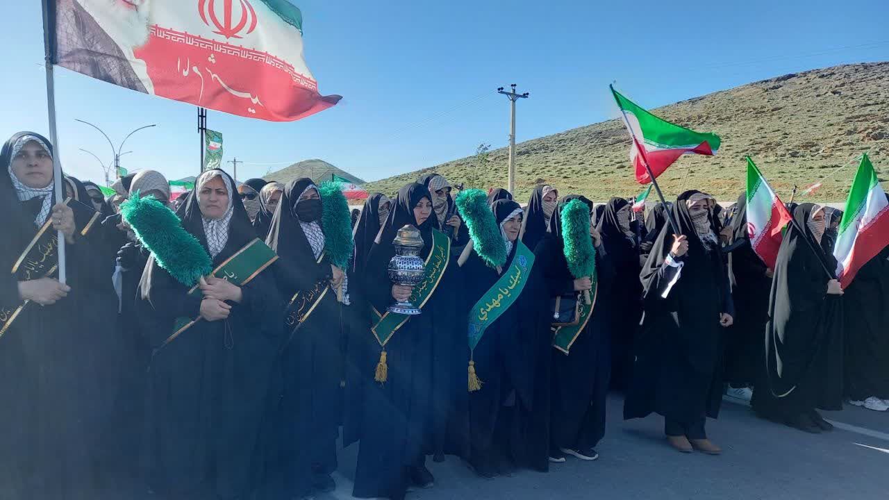 پرچم‌های رضوی بر شانه‌های نوجوانان؛ روایت باشکوه مسجد صاحب‌الزمان(عج) در میدان جانفدا