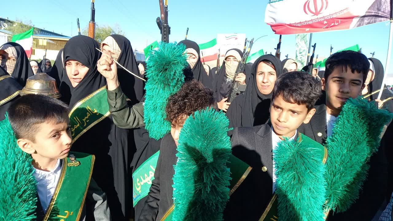 پرچمهای رضوی بر شانههای نوجوانان؛ روایت باشکوه مسجد صاحبالزمان(عج) در میدان جانفدا