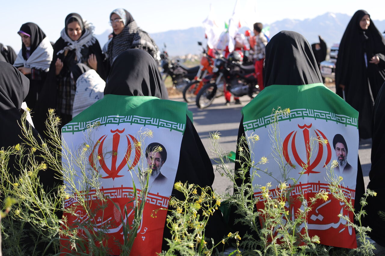 پرچم‌های رضوی بر شانه‌های نوجوانان؛ روایت باشکوه مسجد صاحب‌الزمان(عج) در میدان جانفدا