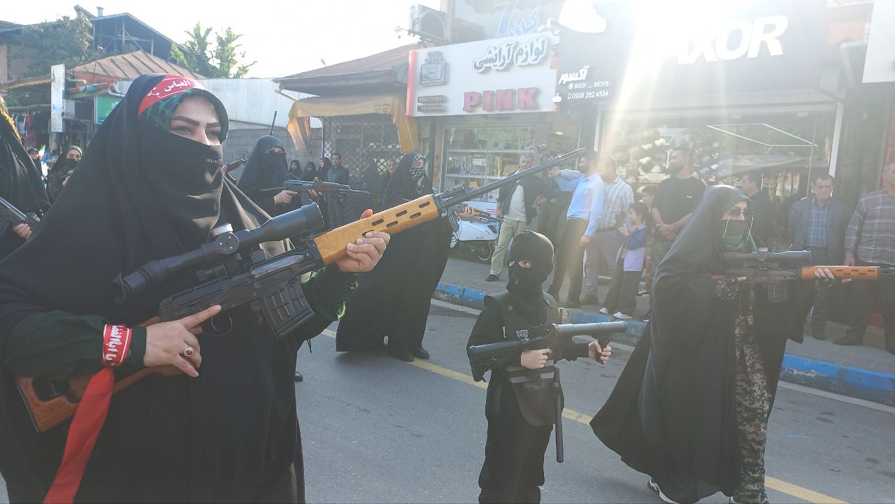 بانوان جانفدا، شانه به شانه رزمندگان در میدان حاضرند/ هرگز با آمریکا و اسرائیل سازش نمیکنیم