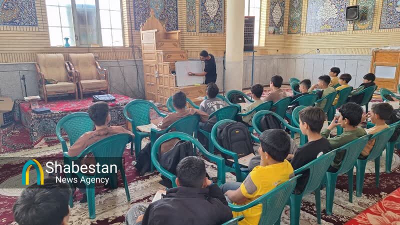کلاس جبرانی در مسجد؛ جلوه تماشایی حضور نوجوانان در مساجد اصفهان