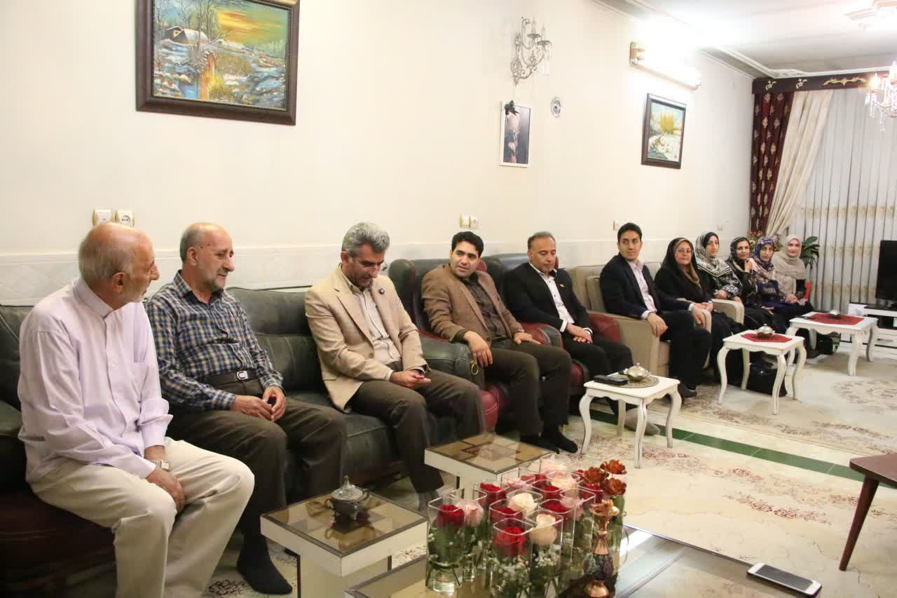 خانواده قرائیان میراثدار ادب و اخلاق در آموزش و پرورش هستند